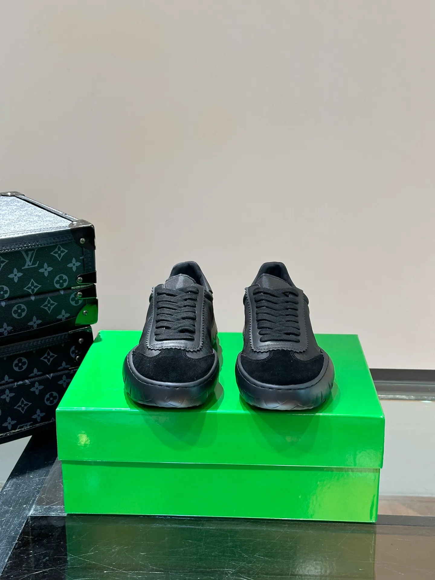 Men's shoes 💰p420 "BV" Bottega Veneta 🆕 New men's moral training sneakers, made of Sneaker technology nylon and suede, inspired by retro basketball shoes, a new interpretation of classic sneakers, light, comfortable and breathable summer essentials, the soles are made of classic woven texture, super recognizable, nylon suede splicing, full of texture! Size: 38-44 (45 customized)